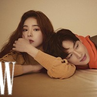 Tak sedikit penonton drama Korea Run On yang menilai karakter Im Siwan dan Shin Se Kyung punya hubungan yang sehat. Pasalnya, Seon Gyeom dan Mi Joo saling mendukung karier satu sama lain. Foto: dok. W Korea