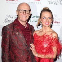 Menurut informasi dari majalah Forbes, jumlah kekayaan yang dimiliki oleh John diperkirakan mencapai 2,4 miliar USD atau sekitar Rp 34 triliun. Dari kekayaannya itu, John mampu membeli tempat tinggal yang disebut sebagai vila termahal di Inggris untuk istri dan anaknya. Tak tanggung-tanggung, harga vila seluas 4,1 ribu meter persegi itu diperkirakan mencapai sekitar Rp 7,1 triliun. Foto: Facebook via eva.vn