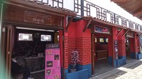Pihak manajemen melakukan perubahan-perubahan di Kampung Korea ini selama vakum. Yang paling terlihat, jumlah UMKM yang ada di kampung ini lebih banyak. Mulai dari kuliner ala Negeri Ginseng hingga fashion tersedia. Foto: Dony Indra Ramadhan/detikcom