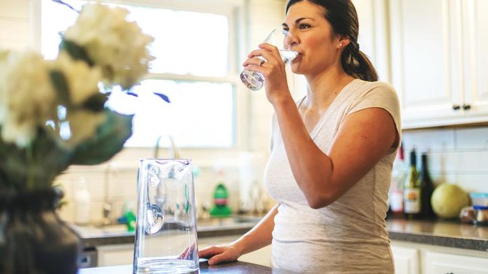 10 Kebiasaan Pagi Hari yang Bikin Perut Rata