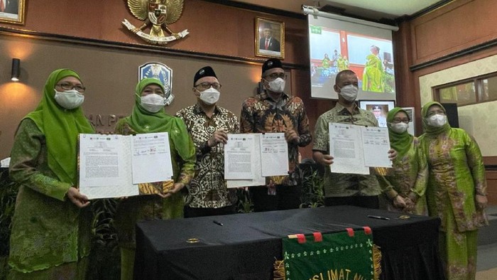 PP Muslimat NU bersama LinkAja dan Paybill meresmikan kolaborasasi melalui MoU dalam menghadirkan transformasi digital perbankan berbasis syariah.
