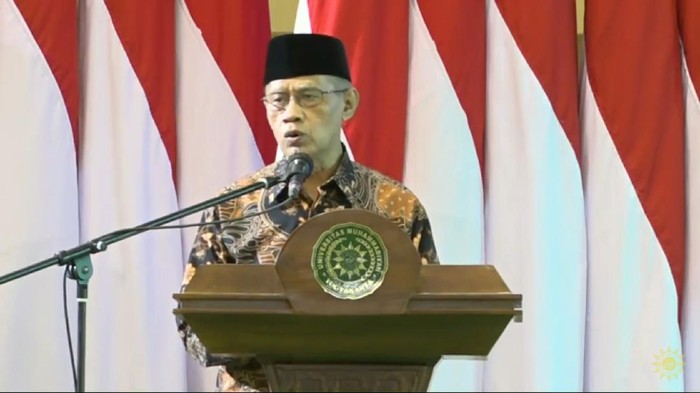 Ketum Muhammadiyah Haedar Nashir saat resepsi milad ke-109 di Sportorium UMY yang disiarkan secara daring, Kamis (18/11/2021).