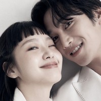 Kim Go Eun dan Ahn Bo Hyun menggambarkan kisah cinta yang realistis dalam drama Korea Yumi’s Cells. Keduanya tak berakhir bersama dan bikin penonton patah hati. Foto: dok. Elle Korea