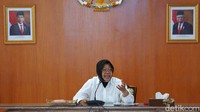 Risma mengatakan, data DTKS sejauh ini memang dibuat oleh pemerintah daerah. Nah maka dari itu, data-data DTKS yang berupa PNS ini akan diberikan kembali ke pemerintah daerah untuk dikoreksi.