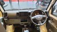 Mitsubishi Minicab MiEV bisa dicas menggunakan dua metode pengisian baterai, regular charging (type 1) dan quick charging (CHAdeMO). Lanjut bicara mengenai performanya, mobil ini ditenagai motor listrik yang bisa menghasilkan tenaga maksimal 30 kW (41 PS) serta torsi puncak 196 Nm. Foto: Luthfi Anshori/detikOto