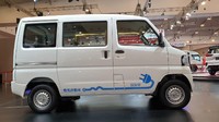 Soal keamanan, kendati mobil ini ditujukan untuk kendaraan niaga, fitur-fitur safety-nya sudah cukup mumpuni. Ada dual airbags di kursi baris depan. Kemudian juga ada traction control untuk mencegah ban selip. Oh iya, Mitsubishi Minicab MiEV juga sudah dibekali AC lho. Foto: Luthfi Anshori/detikOto