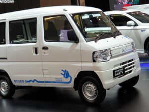 Mitsubishi Jadi Pabrikan Jepang Pertama Produksi Mobil Listrik Made in Indonesia