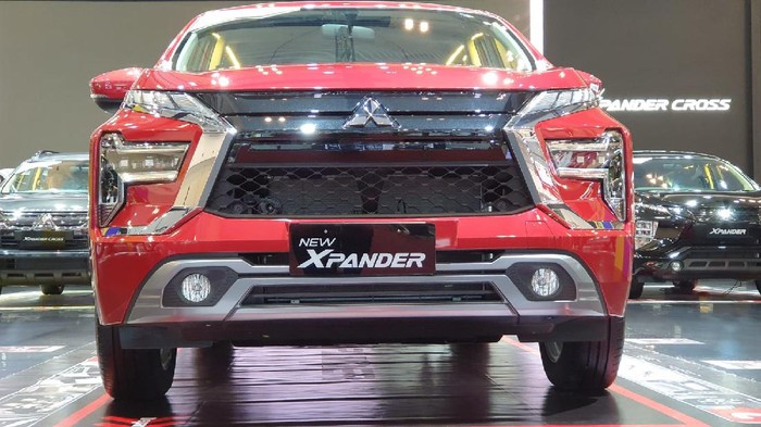 Mitsubishi New Xpander merah