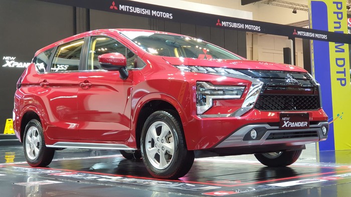 Mitsubishi New Xpander merah