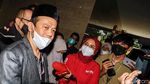 Momen Keluarga Farid Okbah dkk Sambangi Mabes Polri