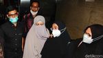 Momen Keluarga Farid Okbah dkk Sambangi Mabes Polri