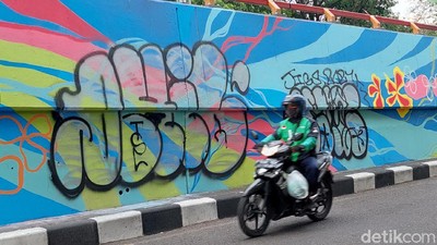 Mural di Flyover Pasupati Jadi Sasaran Vandalisme
