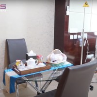 Sambil melihat-lihat, Nagita Slavina pun jadi ikut bernostalgia mengingat kelahiran Rafathar dahulu. Nagita mengatakan bahwa saat melahirkan Rafathar dirinya memilih ruangan nomor 704. Foto: YouTube/Rans Entertainment