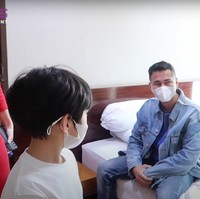 Ini adalah ruangan kamar untuk tamu atau keluarga yang akan menunggu saat proses persalinan. Saat melahirkan Rafathar, Raffi Ahmad lah yang menempati kamar tersebut. Foto: YouTube/Rans Entertainment