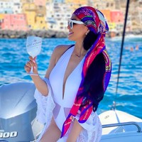 Punya bokong yang dinilai sempurna tentu saja banyak orang yang meragukan keasliannya. Namun, wanita 35 tahun itu secara tegas mengatakan bahwa bokongnya asli. Foto: dok. Instagram/@nathykihara