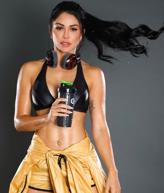 “Aku terkenal karena bokongku. Itu menjadi yang terbesar di Brazil. Jadi cukup adil untuk melanjutkan asuransi tersebut,” ungkapnya, seperti dikutip dari Daily Star. Foto: dok. Instagram/@nathykihara