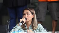 Menurut Nirina Zubir Riri Khasmita adalah seorang yang dibantu oleh keluarganya karena tidak diterima oleh keluarga tirinya. Foto: Pool/Palevi S/detikFoto