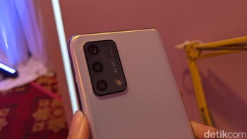 Oppo A95 dibekali dengan tiga kamera belakang yang terdiri dari kamera utama 48 MP, lensa makro 2 MP dan depth sensor 2 MP. Foto: Virgina Maulita Putri/detikINET