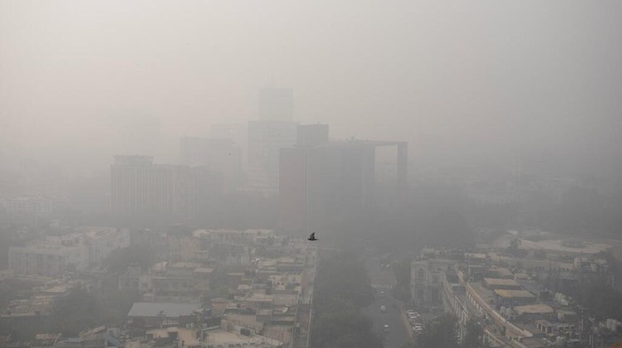 Paling Tercemar di Dunia, Polusi Udara India Kian Parah Otoritas kota New Delhi di India menutup sementara sekolah-sekolah hingga pemberitahuan lebih lanjut akibat tingkat polusi udara yang semakin berbahaya. Orang-orang diimbau untuk bekerja dari rumah dan truk-truk non-esensial dilarang memasuki wilayah ibu kota New Delhi.
