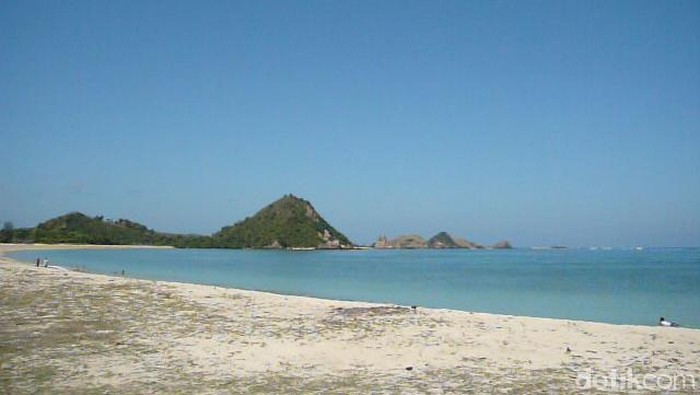 Pantai Kuta Mandalika Lombok tahun 2011