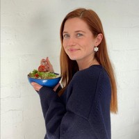 Kekasih Daniel Radcliffe di Harry Potter, Bonnie Wright alias Ginny Weasley, kini bermain di sejumlah judul film salah satunya ‘After The Dark’. Dalam film tersebut ia beradu akting dengan sejumlah aktris muda, salah satunya bintang Indonesia, Cinta Laura. Foto: Instagram