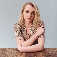 Evanna Lynch banyak terlibat dalam proyek akting yang cukup variatif setelah Harry Potter. Mulai dari film, serial TV, film pendek, video musik, teater hingga narator. Foto: Instagram