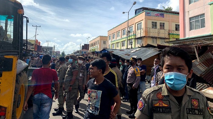 Penertiban pedagang di Pekanbaru (Raja-detikcom)