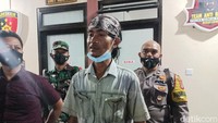 Sejak Senin (15/11) malam polisi melakukan penyelidikan. Warga bersama relawan ahli supranatural turut mencari Anto yang hilang secara misterius. (Foto: Budi/detikcom)