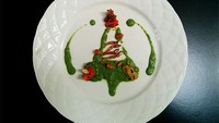 Adalah Dede Akbar seorang digital creator yang berhasil menyulap makanan ndeso khas Indonesia jadi makanan mewah bak di restoran hotel bintang 5. Foto: Instagram @wartegourmet/ Dede Akbar