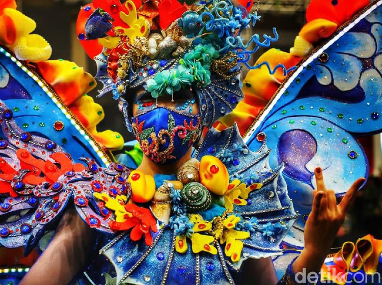Kemilau Nusantara Meriahkan Semarang Night Carnival