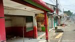 Puluhan Kios PKL di Komplek Duta Indah Bekasi Dibongkar