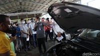 Dinas Lingkungan Hidup (LH) DKI Jakarta menargetkan sebanyak 550 teknisi dilatih uji emisi kendaraan, baik mobil dan maupun sepeda motor tahun ini.