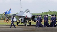 Pengerahan skuadron pertama ini dilakukan pada saat meningkatnya ketegangan antara Beijing dan Washington mengenai nasib Taiwan. Taiwan yang berpenduduk 23 juta orang itu diklaim oleh Beijing, yang berjanji suatu hari akan mengambil pulau itu, dengan paksa jika perlu.  