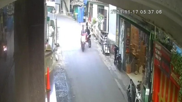 Tangkapan layar video viral emak-emak dijambret di Jakarta Timur