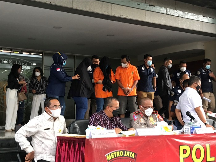 Tersangka Mafia Tanah Nirina Zubir Tersangka Mafia Tanah Nirina Zubir