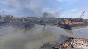 Titik Api Masih Muncul di Lokasi Kebakaran Kapal Pelabuhan Tegal