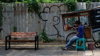 Hampir di seluruh kursi menjadi sasaran vandalisme.