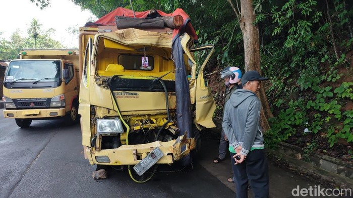 Truk kecelakaan tunggal di Ciamis