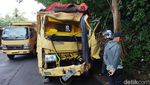 Truk Pengangkut Kayu Tabrak Pohon di Ciamis