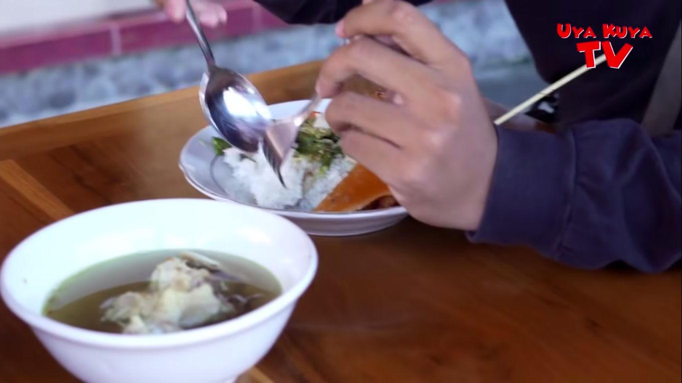 Uya Kuya Traktir Orang Makan Babi Guling, Ini Hukumnya dalam Islam