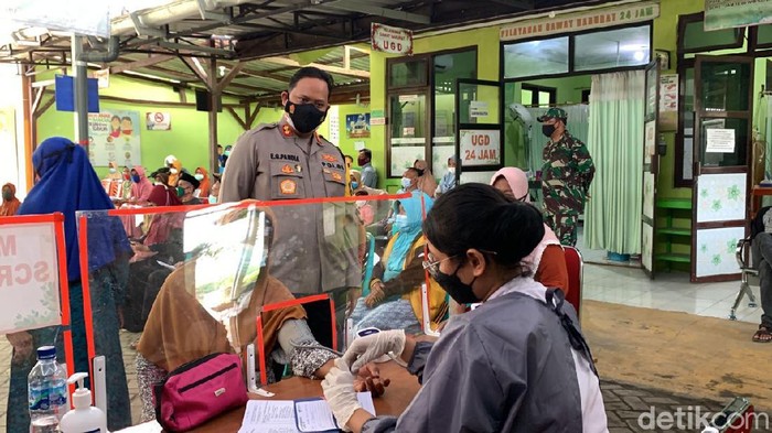 vaksinasi lansia di bojonegoro
