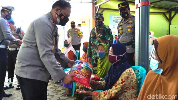 vaksinasi lansia di bojonegoro
