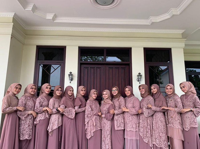 Viral jumlah bridesmaid di acara pernikahan. Viral jumlah bridesmaid di acara pernikahan.