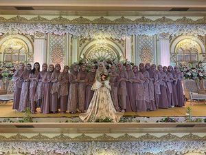Pengantin di Pekalongan Viral dengan 21 Bridesmaid, Pernikahan Rasa Reuni