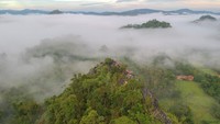 Foto udara kawasan wisata karst Bukit Tamulun, Desa Berkun, Limun, Sarolangun, Jambi.