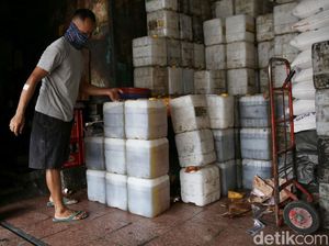 Minyak Goreng Curah Dilarang Beredar Mulai 2022, Emak-emak Menjerit!