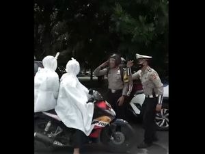 Aksi Kocak Polres Tasik Demi Warga Tertib Lalu Lintas-Prokes