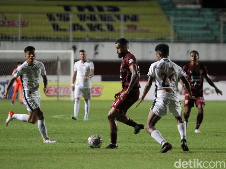 Assist Boaz Salossa Bikin Persipura Keok 0-1