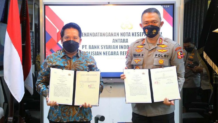 BSI Gandeng Polri untuk Pengamanan Jasa Perbankan Syariah Bank Syariah Indonesia (BSI) menandatangani Nota Kesepahaman dengan Polri. Kerja sama ini dalam hal pengamanan, pemanfaatan produk dan jasa perbankan syariah.