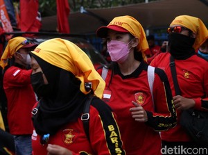 Buruh Meringis Gegara UMP 2022 Naik Tipis